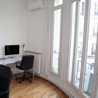 Bureau privé 12 m² 3 postes Coworking Rue d'Aboukir Paris 75002 - photo 2